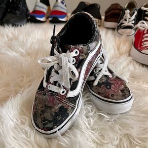 ❌SOLD❌Vans Kids Old Skool Zip (Moody Floral) Black/True Skate Shoe